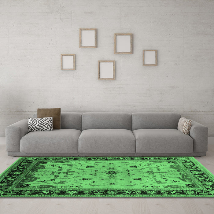 Machine Washable Oriental Emerald Green Traditional Area Rugs in a Living Room,, wshurb901emgrn