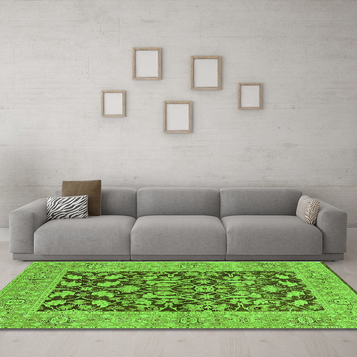 Machine Washable Oriental Green Traditional Area Rugs in a Living Room,, wshurb904grn