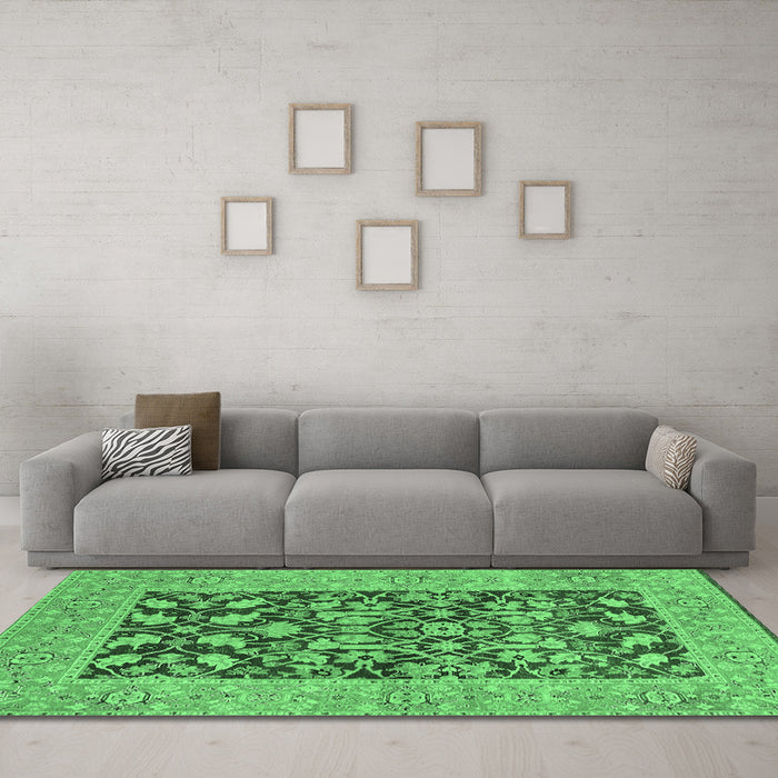 Machine Washable Oriental Emerald Green Traditional Area Rugs in a Living Room,, wshurb904emgrn