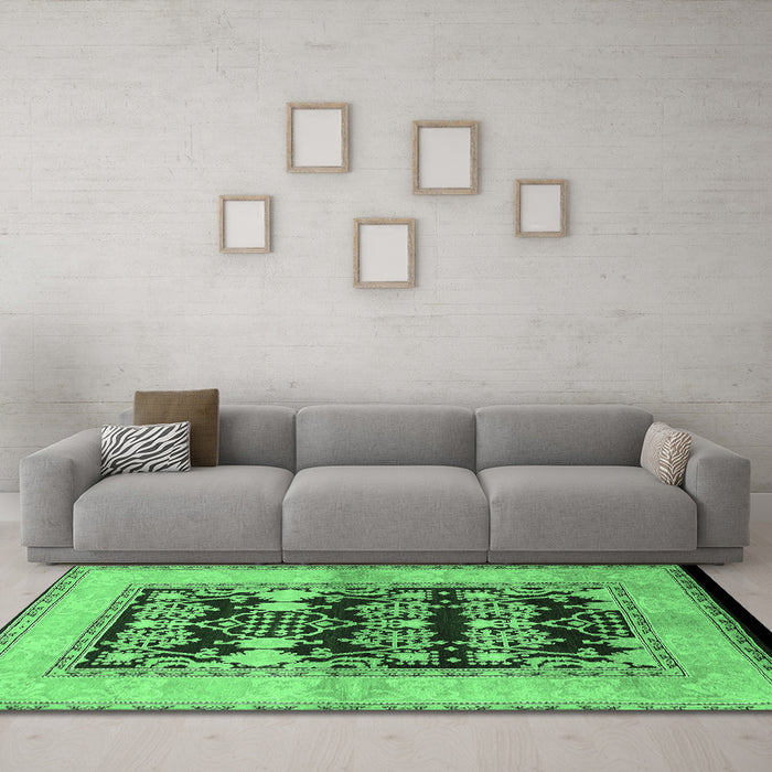 Machine Washable Oriental Emerald Green Industrial Area Rugs in a Living Room,, wshurb907emgrn