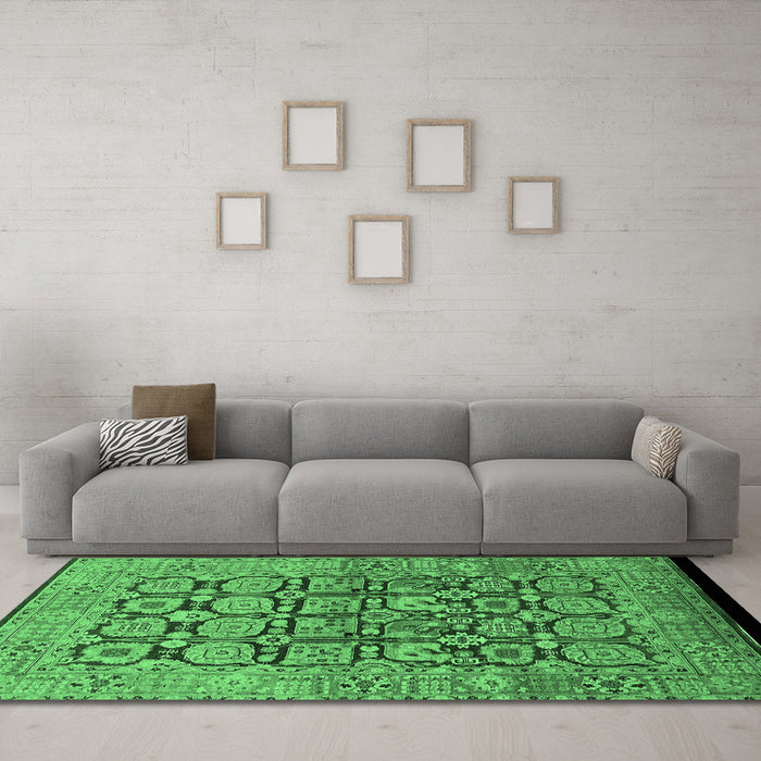 Machine Washable Oriental Emerald Green Traditional Area Rugs in a Living Room,, wshurb909emgrn