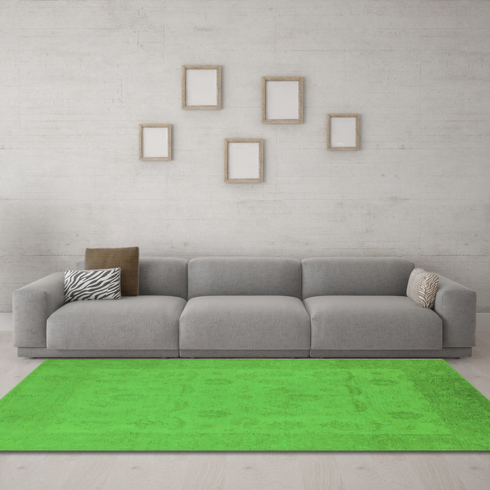 Machine Washable Oriental Green Traditional Area Rugs in a Living Room,, wshurb911grn