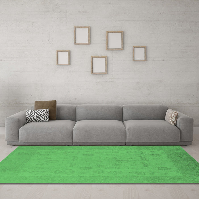 Machine Washable Oriental Emerald Green Traditional Area Rugs in a Living Room,, wshurb911emgrn