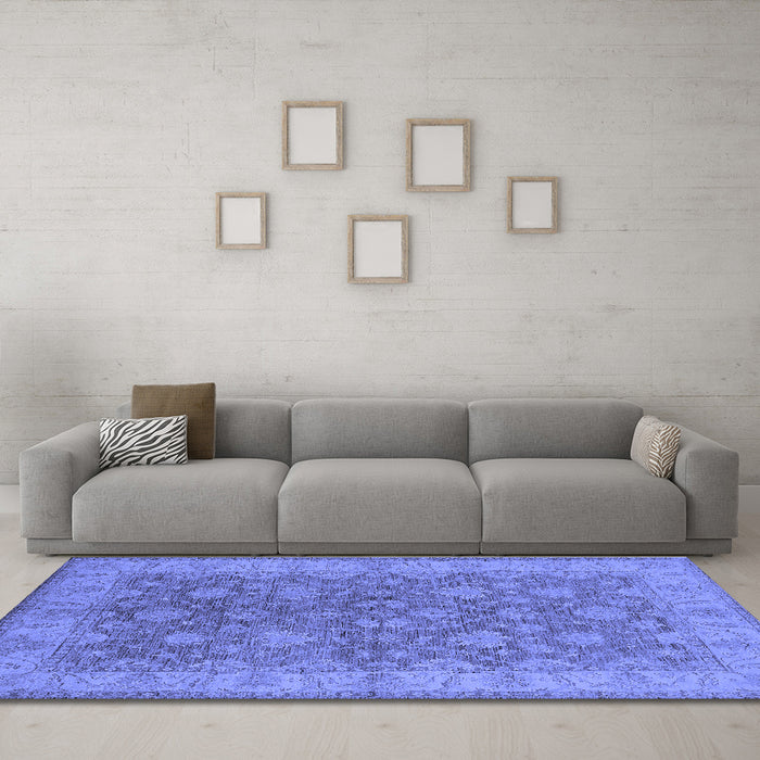 Machine Washable Oriental Blue Traditional Rug in a Living Room, wshurb913blu