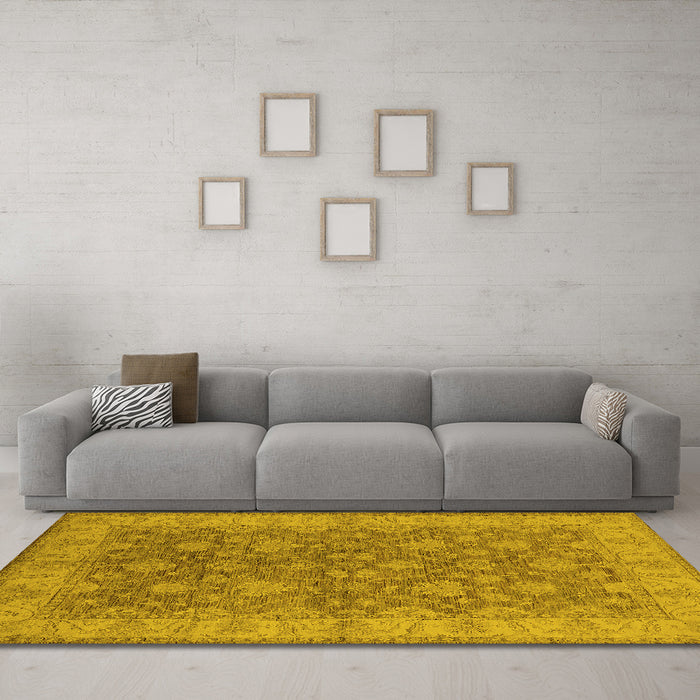Machine Washable Oriental Yellow Traditional Rug in a Living Room, wshurb913yw