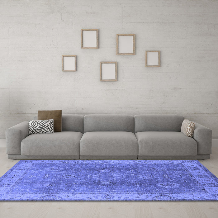 Machine Washable Oriental Blue Traditional Rug in a Living Room, wshurb918blu