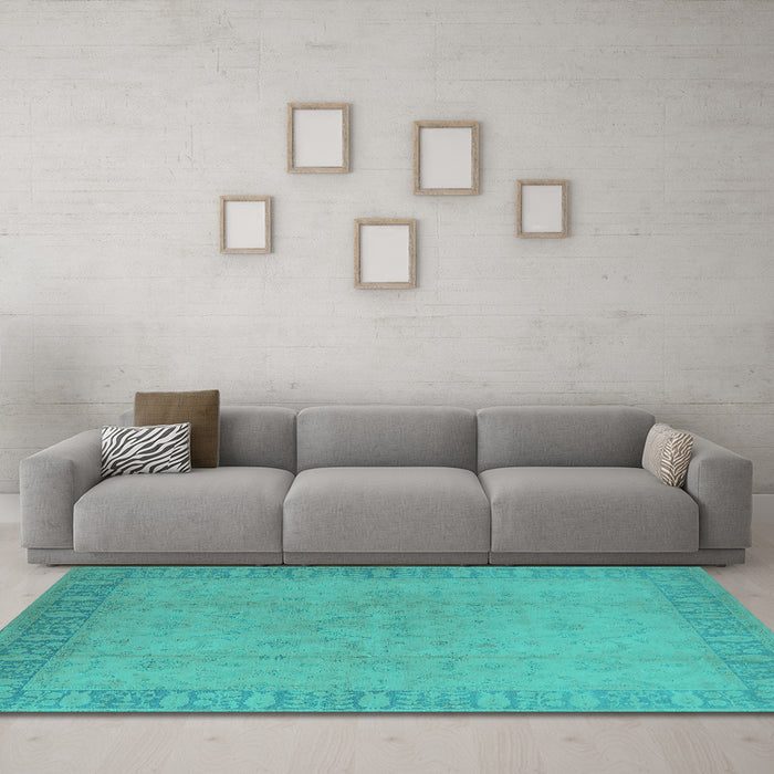 Machine Washable Oriental Turquoise Traditional Area Rugs in a Living Room,, wshurb920turq