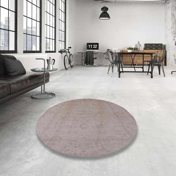 Round Mid-Century Modern Rosy Brown Pink Oriental Rug in a Office, urb922
