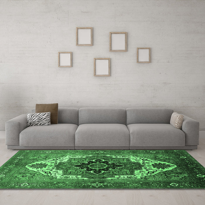 Machine Washable Persian Emerald Green Traditional Area Rugs in a Living Room,, wshurb928emgrn