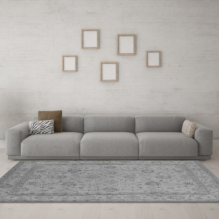 Machine Washable Oriental Gray Traditional Rug in a Living Room,, wshurb930gry