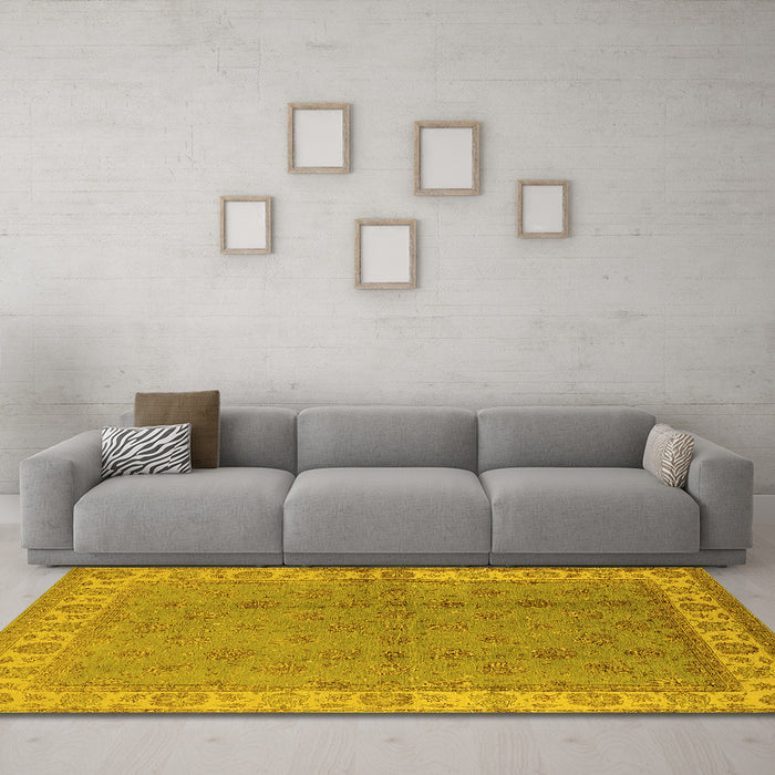 Machine Washable Oriental Yellow Industrial Rug in a Living Room, wshurb934yw