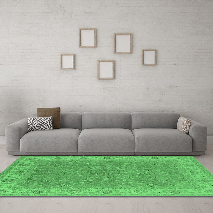 Machine Washable Oriental Emerald Green Industrial Area Rugs in a Living Room,, wshurb937emgrn
