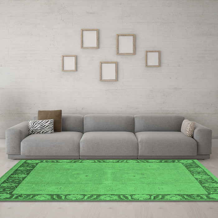 Machine Washable Oriental Emerald Green Industrial Area Rugs in a Living Room,, wshurb938emgrn
