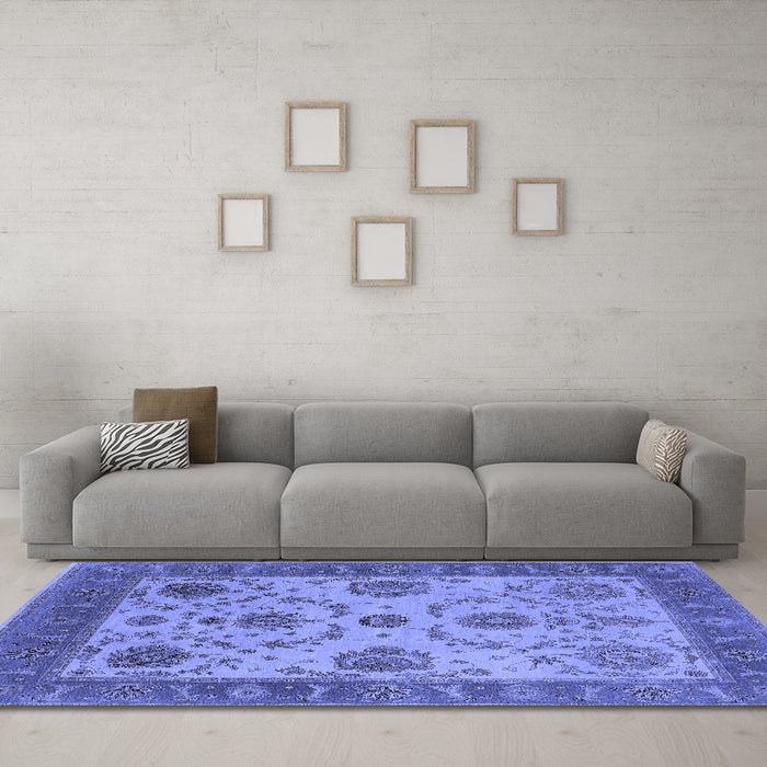 Machine Washable Oriental Blue Industrial Rug in a Living Room, wshurb942blu