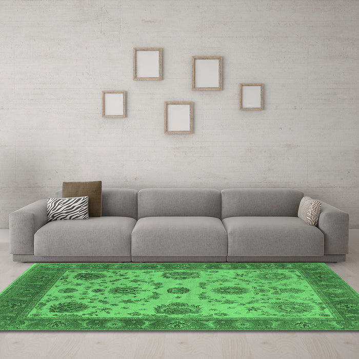 Machine Washable Oriental Emerald Green Industrial Area Rugs in a Living Room,, wshurb942emgrn