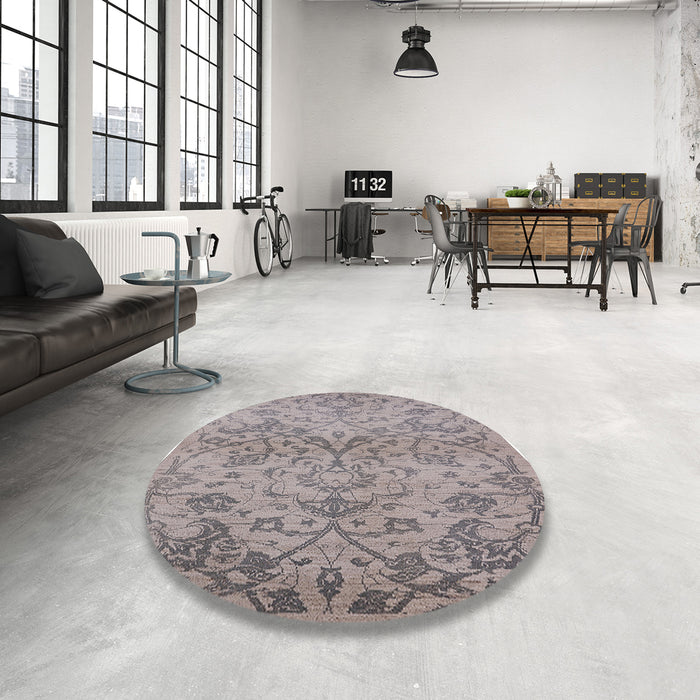 Round Mid-Century Modern Silver Pink Oriental Rug in a Office, urb964