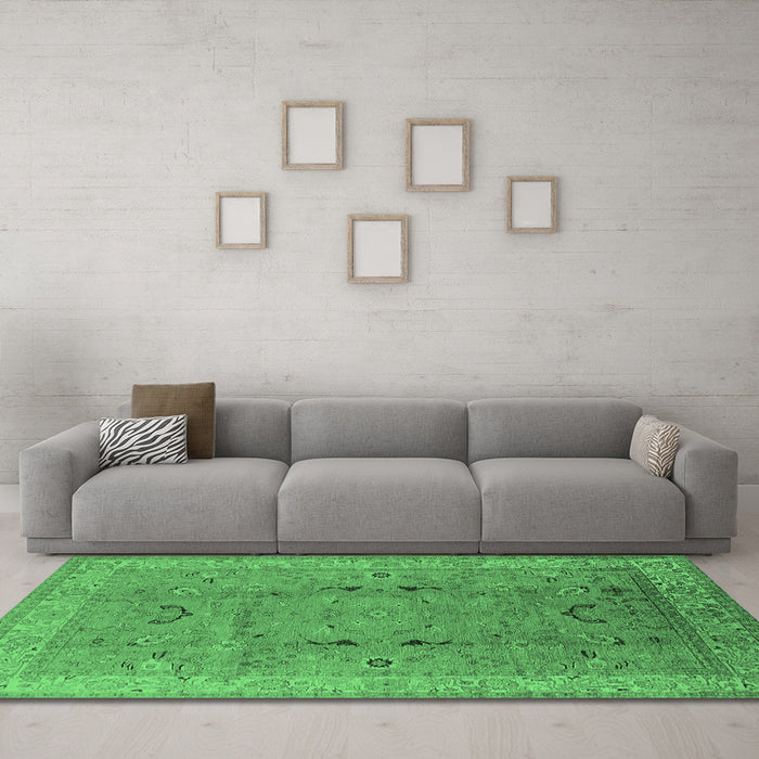 Machine Washable Oriental Emerald Green Traditional Area Rugs in a Living Room,, wshurb975emgrn