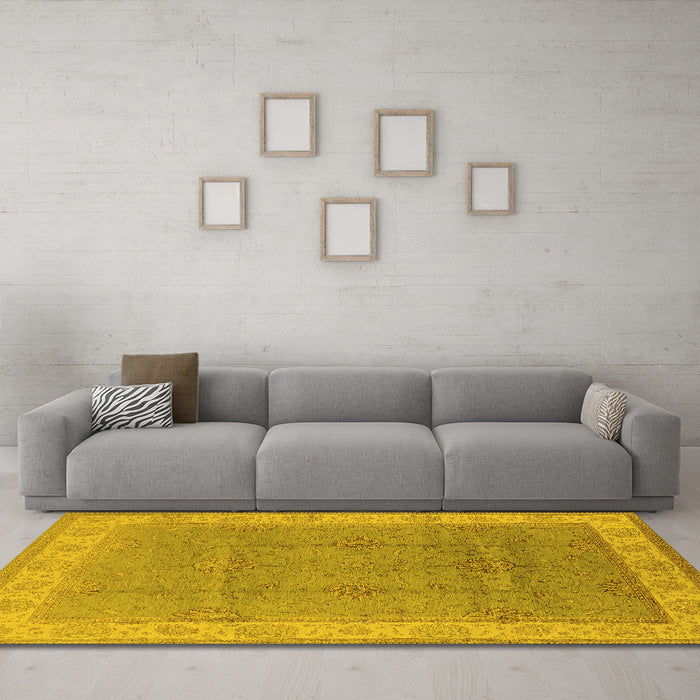 Machine Washable Oriental Yellow Traditional Rug in a Living Room, wshurb977yw