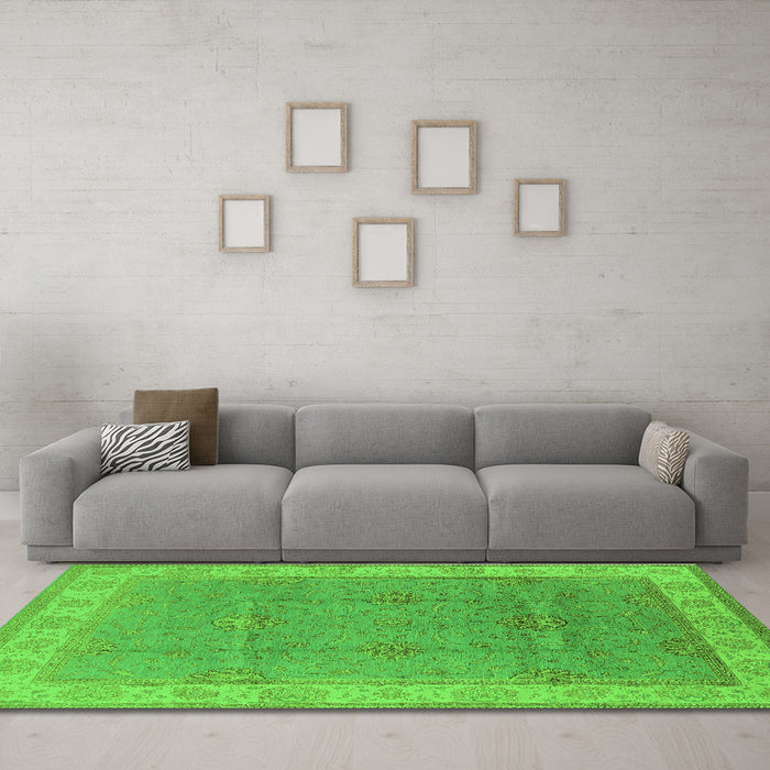 Machine Washable Oriental Green Traditional Area Rugs in a Living Room,, wshurb977grn