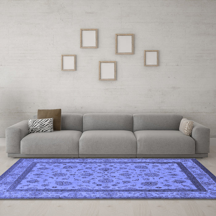 Machine Washable Oriental Blue Traditional Rug in a Living Room, wshurb979blu