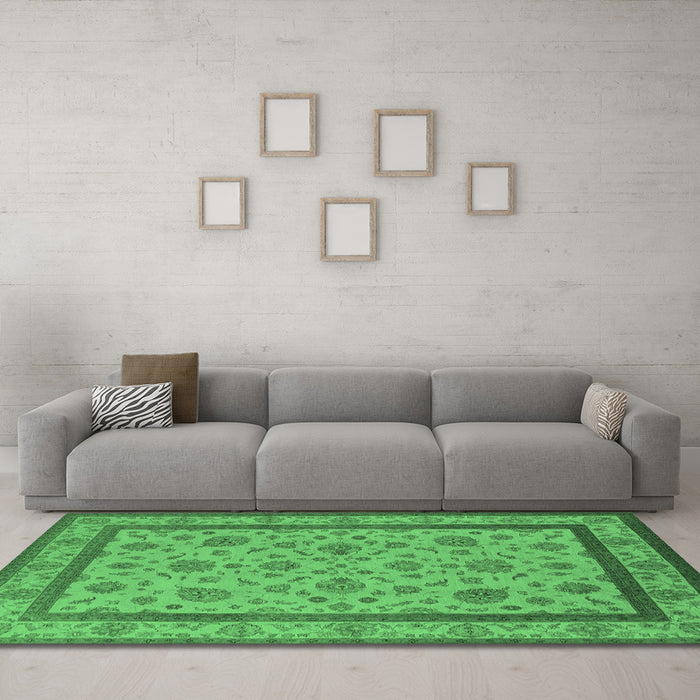 Machine Washable Oriental Emerald Green Traditional Area Rugs in a Living Room,, wshurb979emgrn