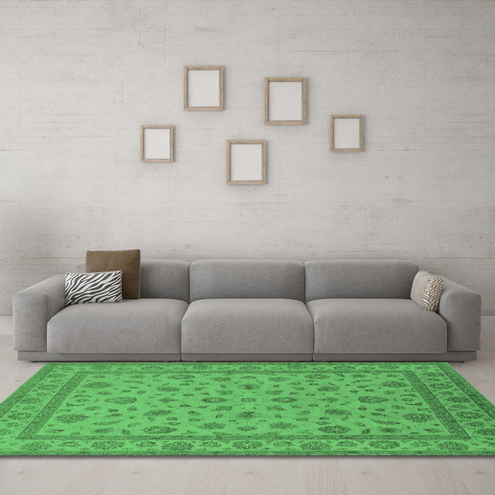 Machine Washable Oriental Emerald Green Traditional Area Rugs in a Living Room,, wshurb980emgrn