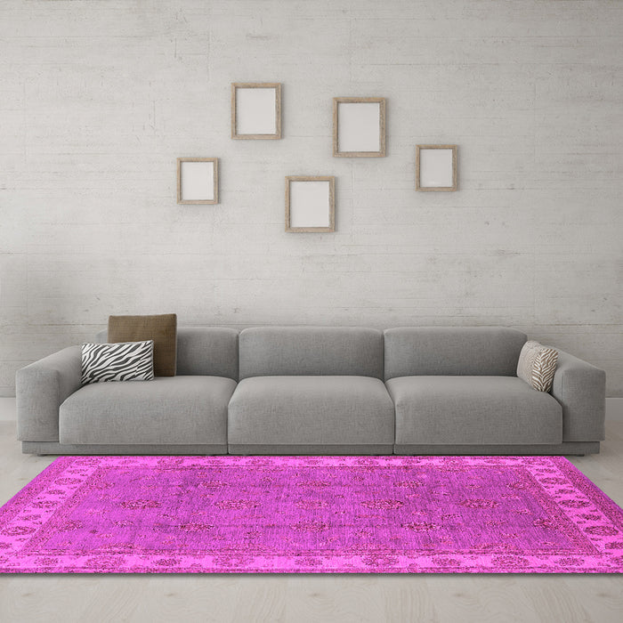 Machine Washable Oriental Pink Traditional Rug in a Living Room, wshurb981pnk