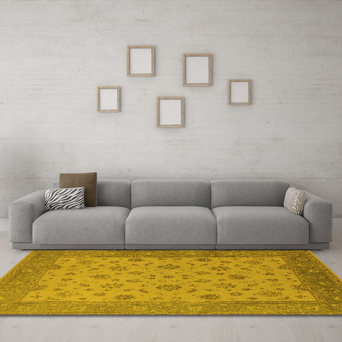 Machine Washable Oriental Yellow Traditional Rug in a Living Room, wshurb982yw