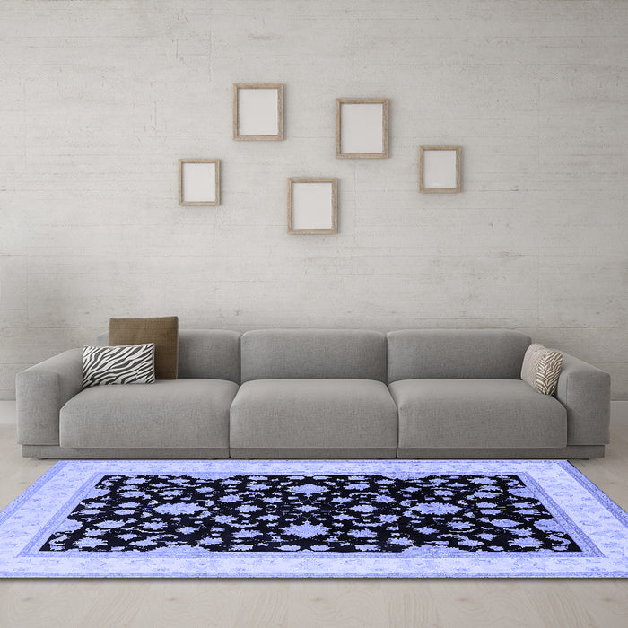 Machine Washable Oriental Blue Traditional Rug in a Living Room, wshurb984blu