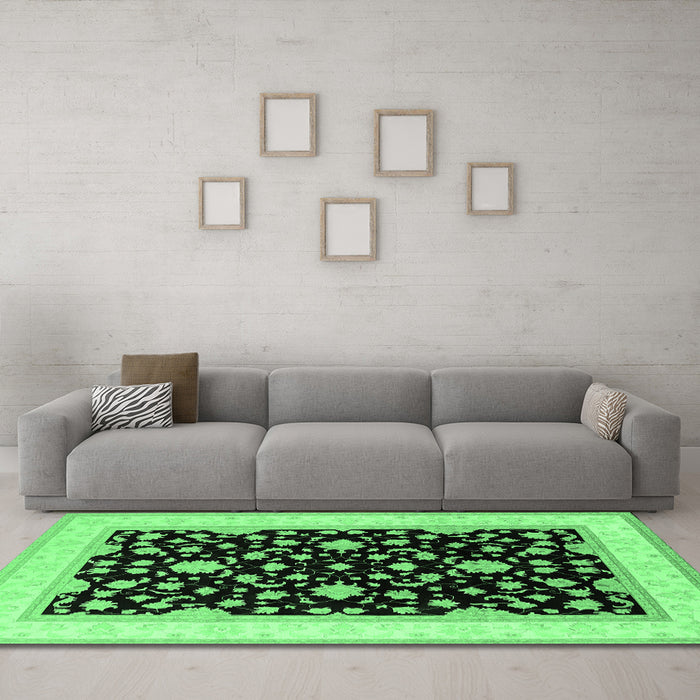 Machine Washable Oriental Emerald Green Traditional Area Rugs in a Living Room,, wshurb984emgrn