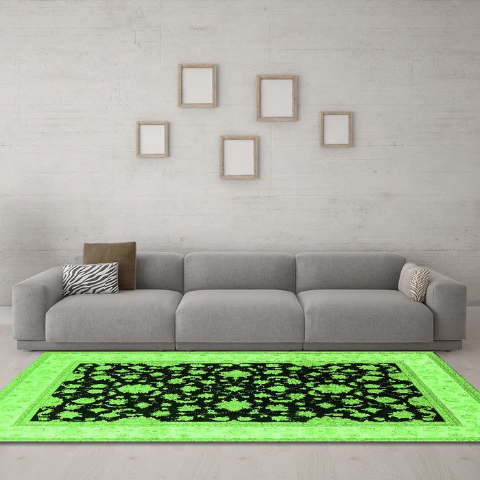 Machine Washable Oriental Green Traditional Area Rugs in a Living Room,, wshurb984grn