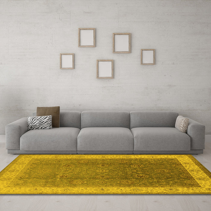 Machine Washable Oriental Yellow Traditional Rug in a Living Room, wshurb985yw