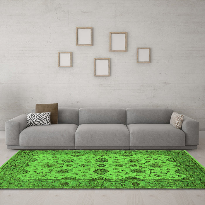 Machine Washable Oriental Green Traditional Area Rugs in a Living Room,, wshurb988grn