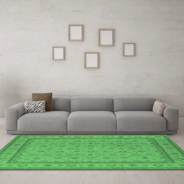 Machine Washable Oriental Emerald Green Traditional Area Rugs in a Living Room,, wshurb991emgrn