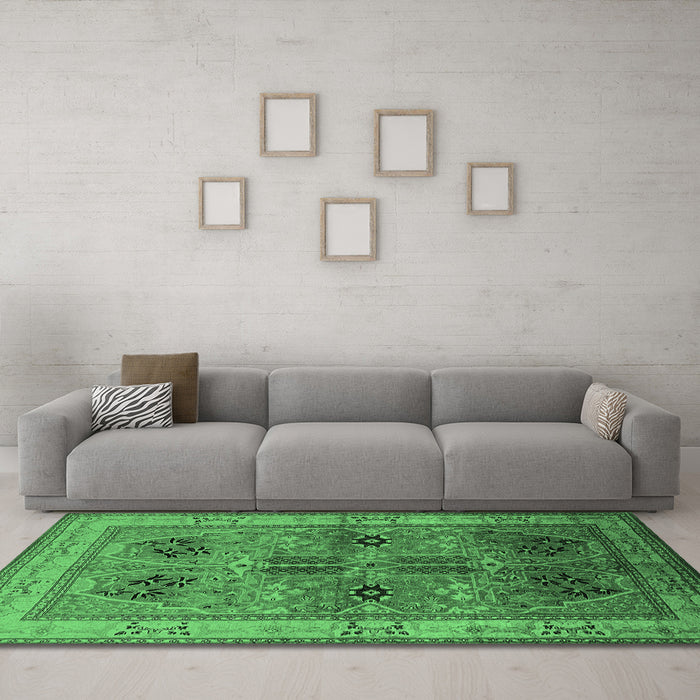 Machine Washable Oriental Emerald Green Traditional Area Rugs in a Living Room,, wshurb992emgrn