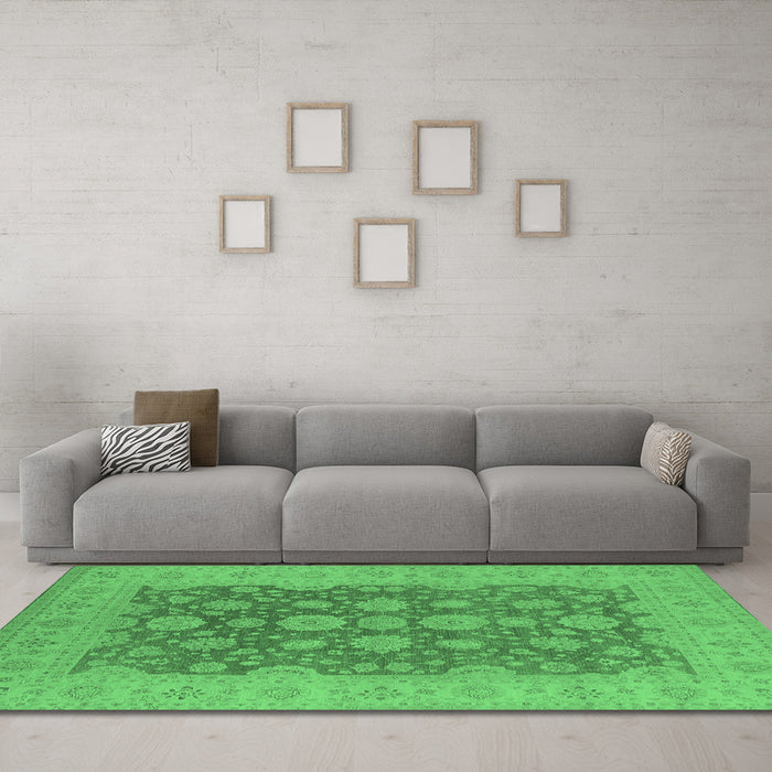 Machine Washable Oriental Emerald Green Traditional Area Rugs in a Living Room,, wshurb995emgrn