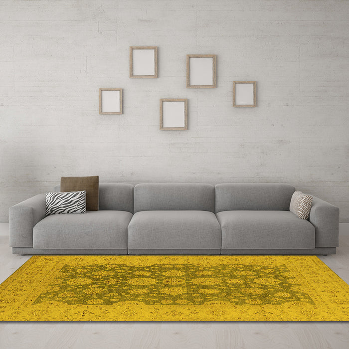 Machine Washable Oriental Yellow Traditional Rug in a Living Room, wshurb995yw
