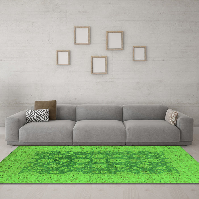Machine Washable Oriental Green Traditional Area Rugs in a Living Room,, wshurb995grn