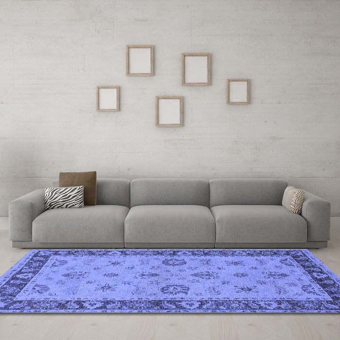 Machine Washable Oriental Blue Traditional Rug in a Living Room, wshurb997blu