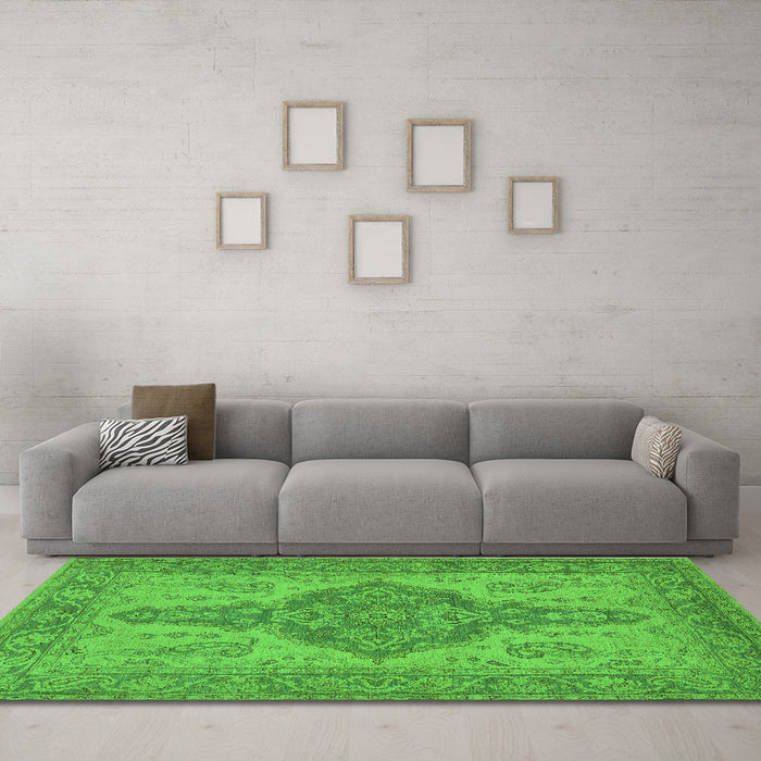 Machine Washable Oriental Green Traditional Area Rugs in a Living Room,, wshurb999grn