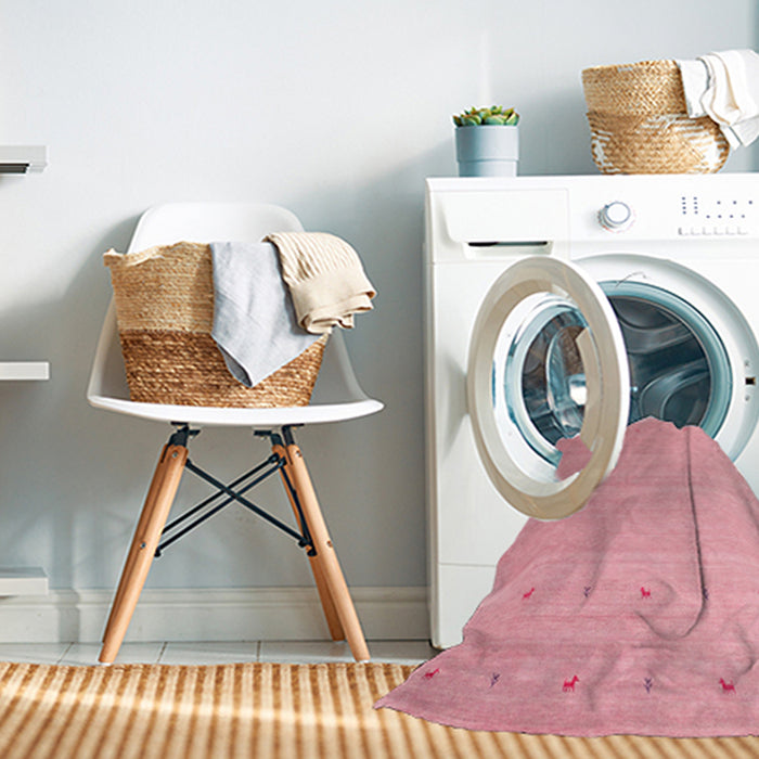 Machine Washable Contemporary Pastel Pink Rug in a Washing Machine, wshcon1087