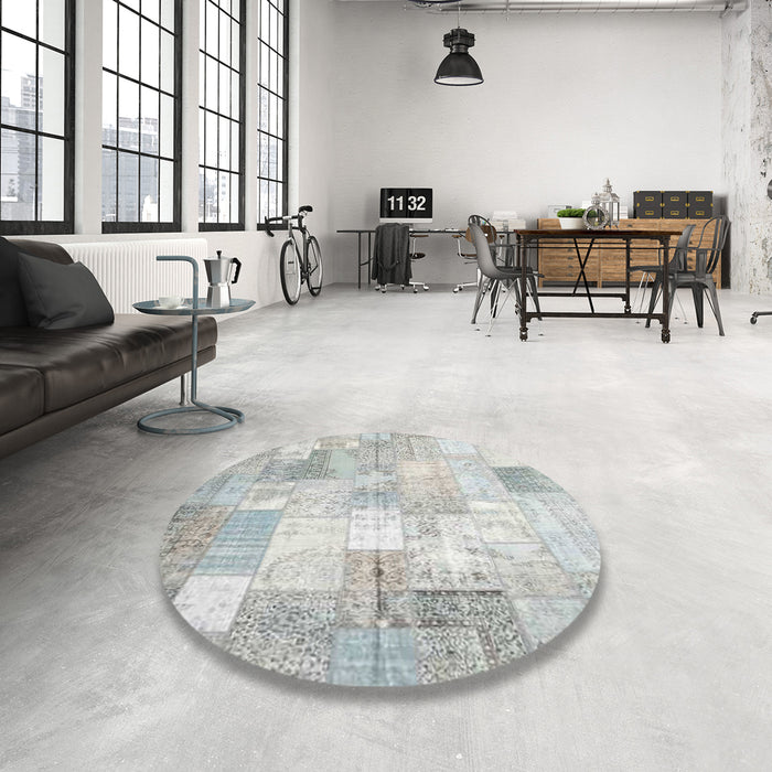 Round Contemporary Dark Gray Patchwork Rug in a Office, con1125