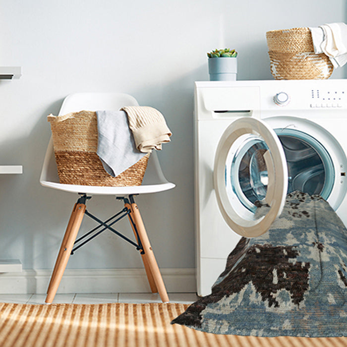 Machine Washable Contemporary Dark Gray Rug in a Washing Machine, wshcon1243
