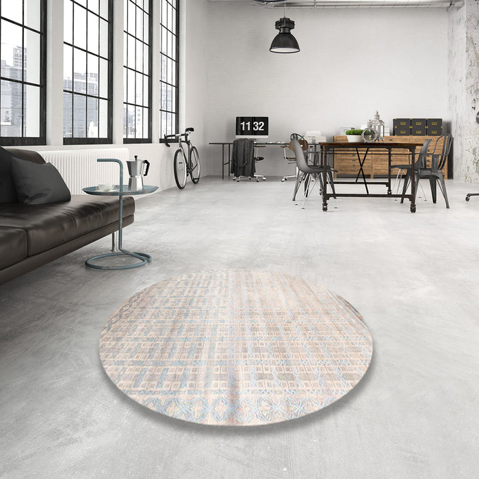 Round Contemporary Pale Silver Gray Modern Rug in a Office, con1305