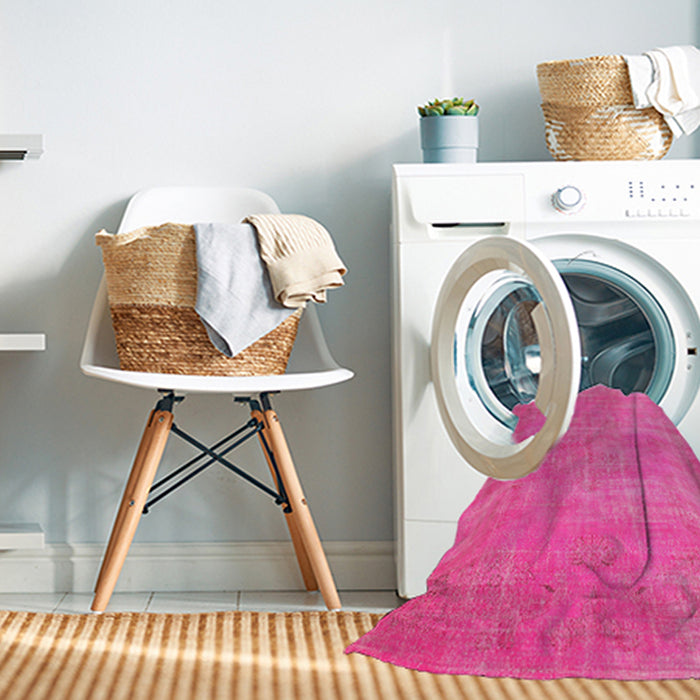 Machine Washable Contemporary Deep Pink Rug in a Washing Machine, wshcon1377