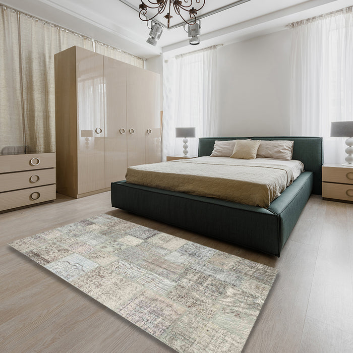 Contemporary Pale Silver Gray Patchwork Rug in a Bedroom, con1399