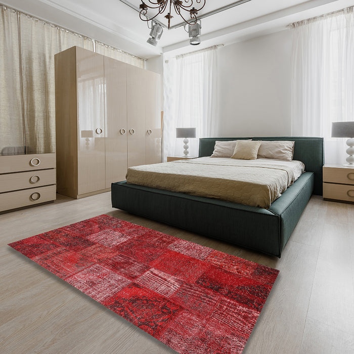 Contemporary Red Patchwork Rug in a Bedroom, con1418