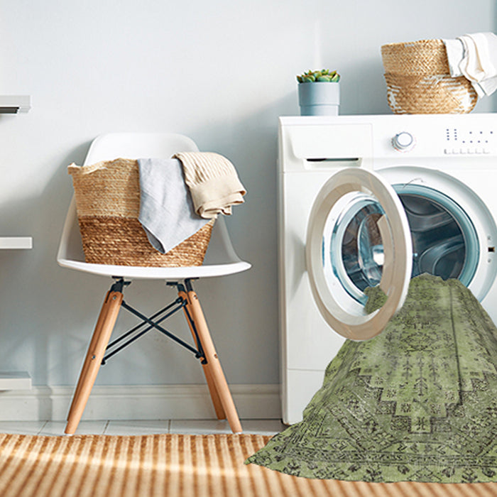 Machine Washable Contemporary Avocado Green Rug in a Washing Machine, wshcon1421