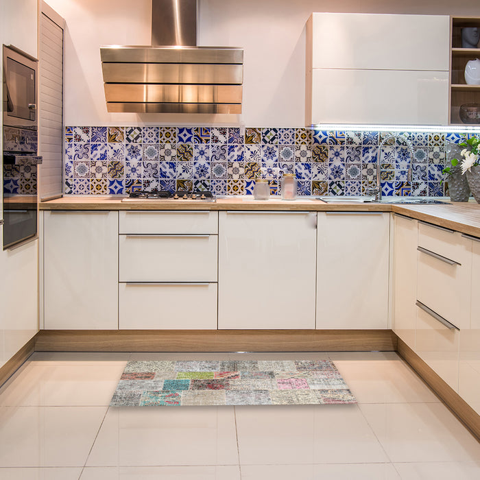 Contemporary Pale Silver Gray Patchwork Rug in a Kitchen, con1430