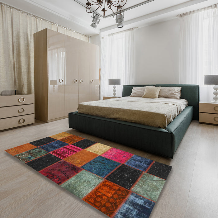Contemporary Brown Patchwork Rug in a Bedroom, con1438